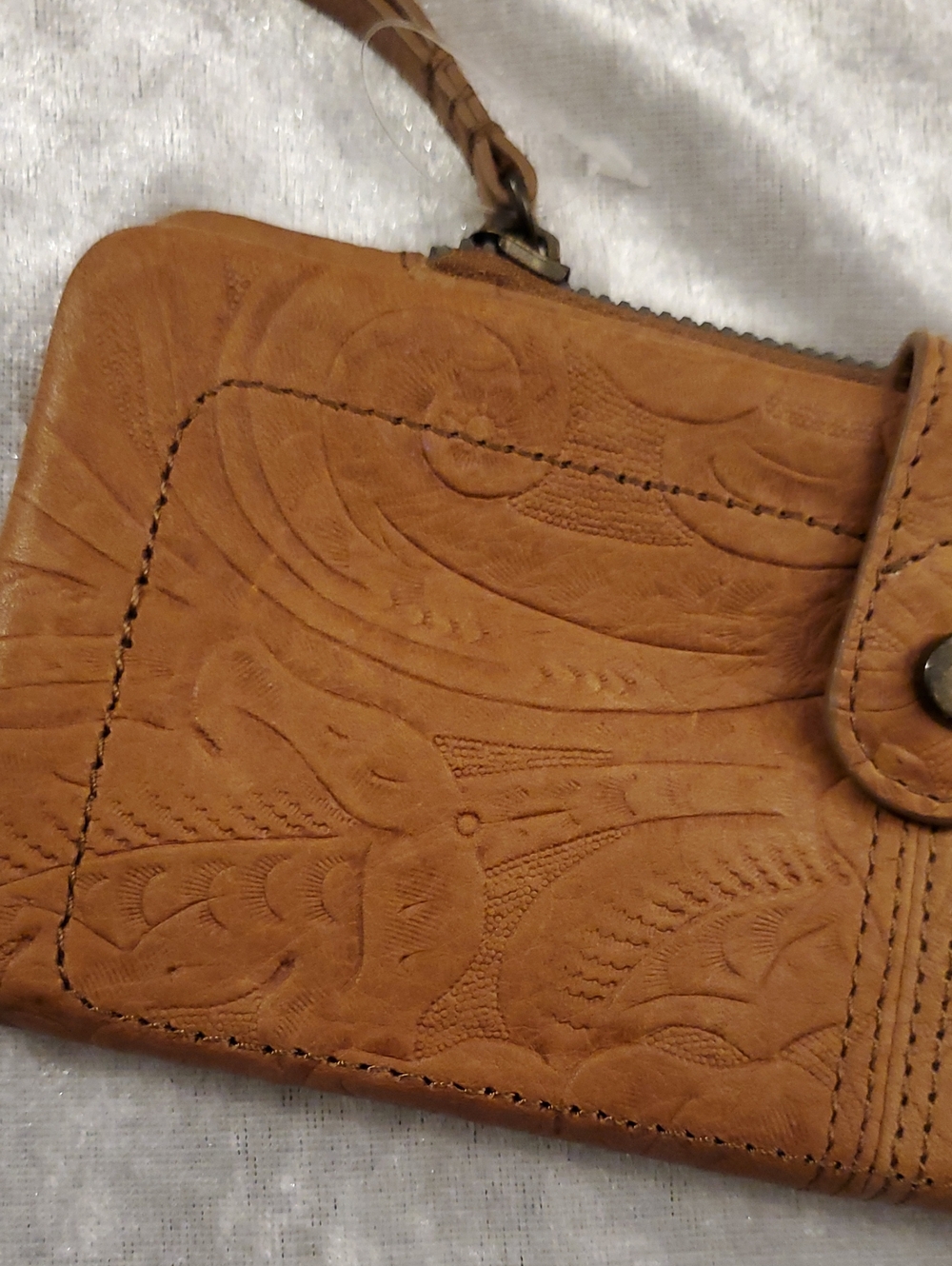 Classic Embossed Genuine Leather Wallet - Tan NWOT - Picture 14 of 17